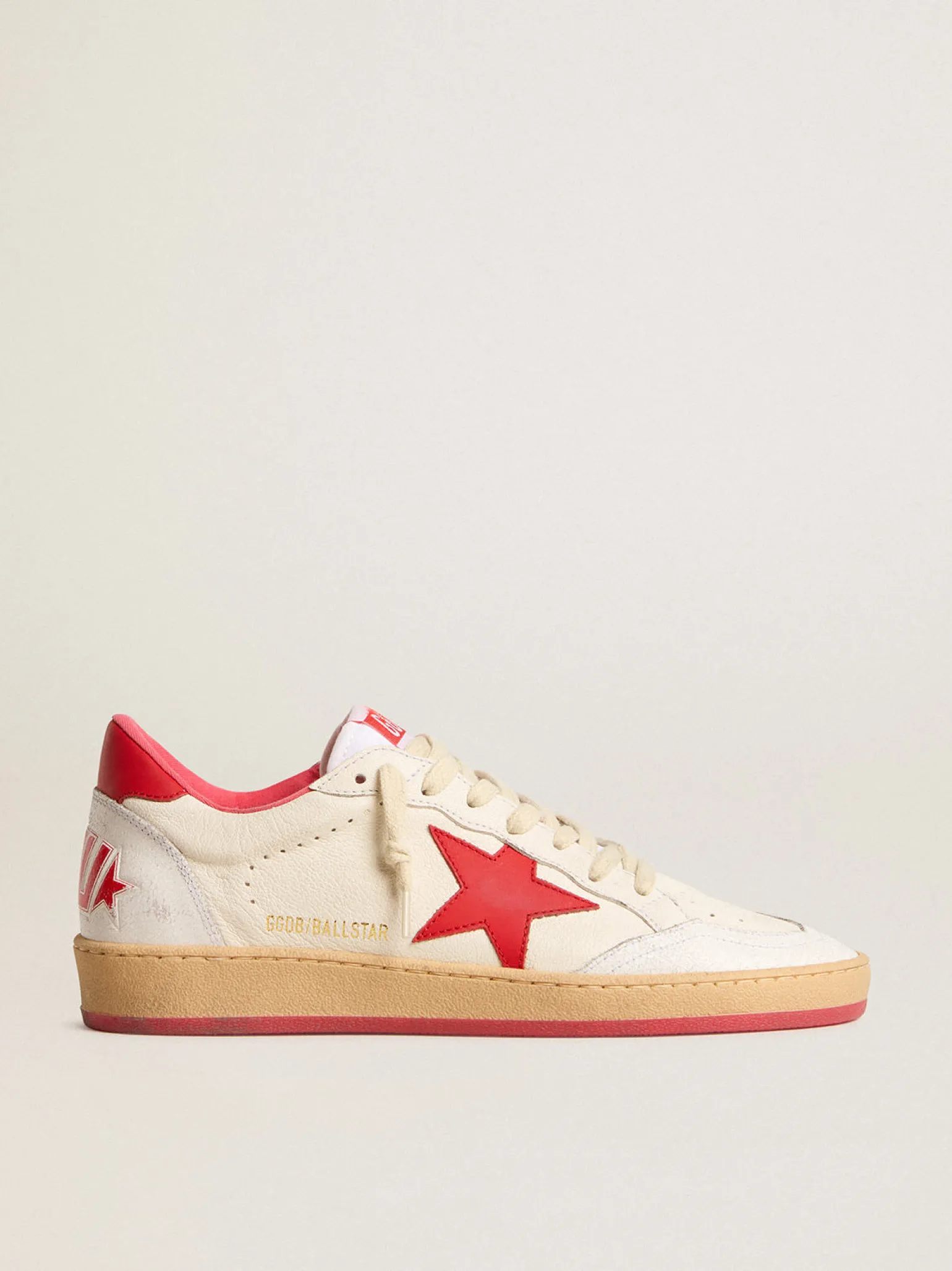 Shop Ball Star Wishes Masculino de couro branco com estrela e talão vermelhos Ball Star
