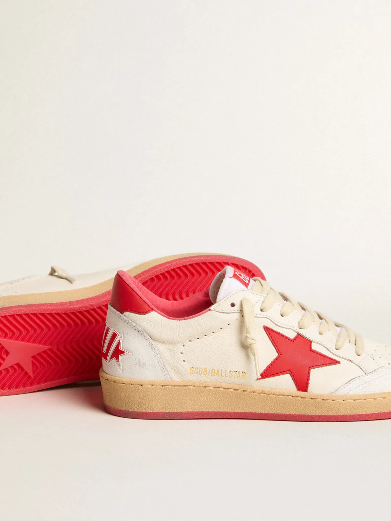 Shop Ball Star Wishes Masculino de couro branco com estrela e talão vermelhos Ball Star