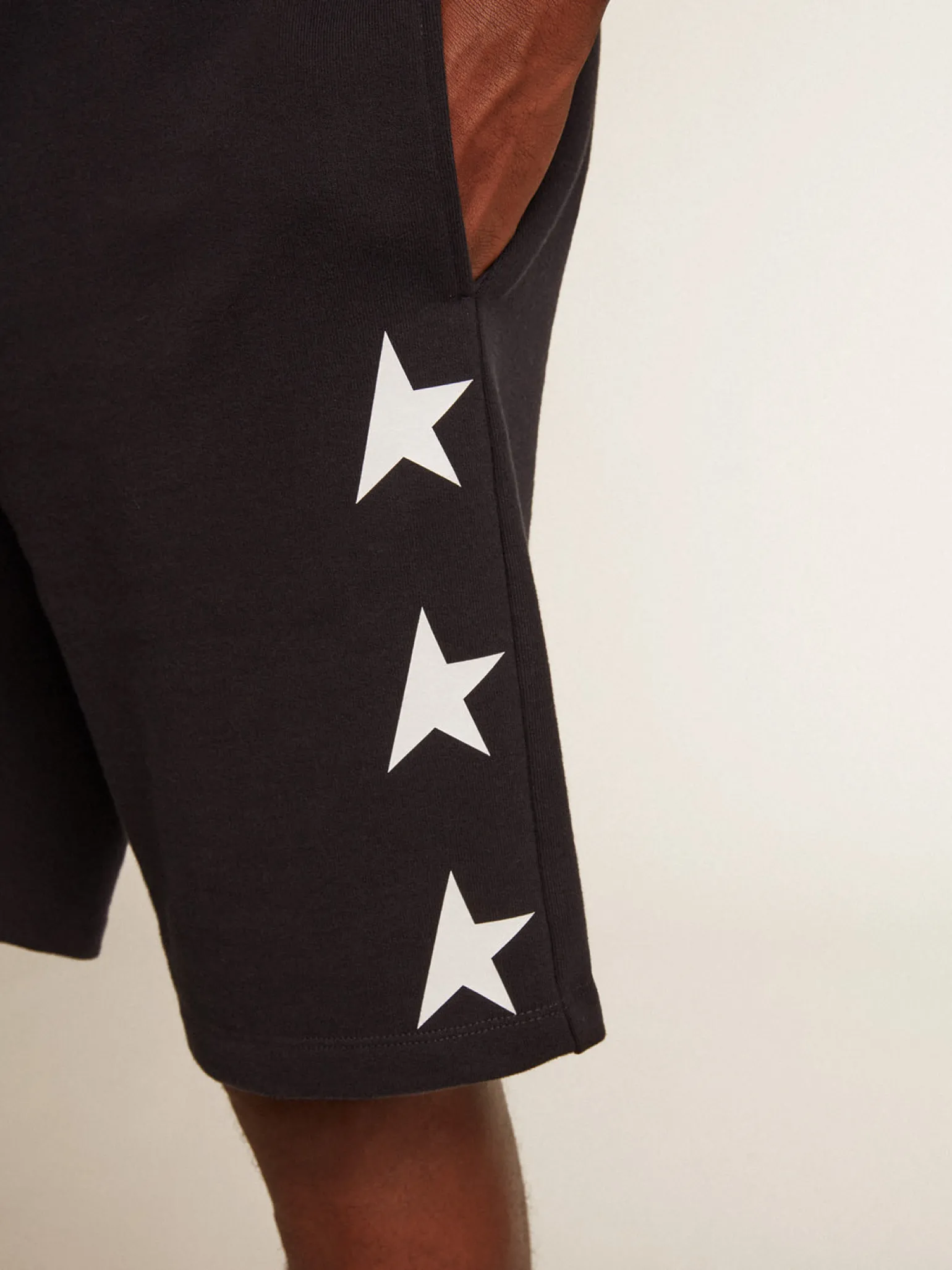 Flash Sale Bermuda masculina preta com estrelas brancas Jeans e calças