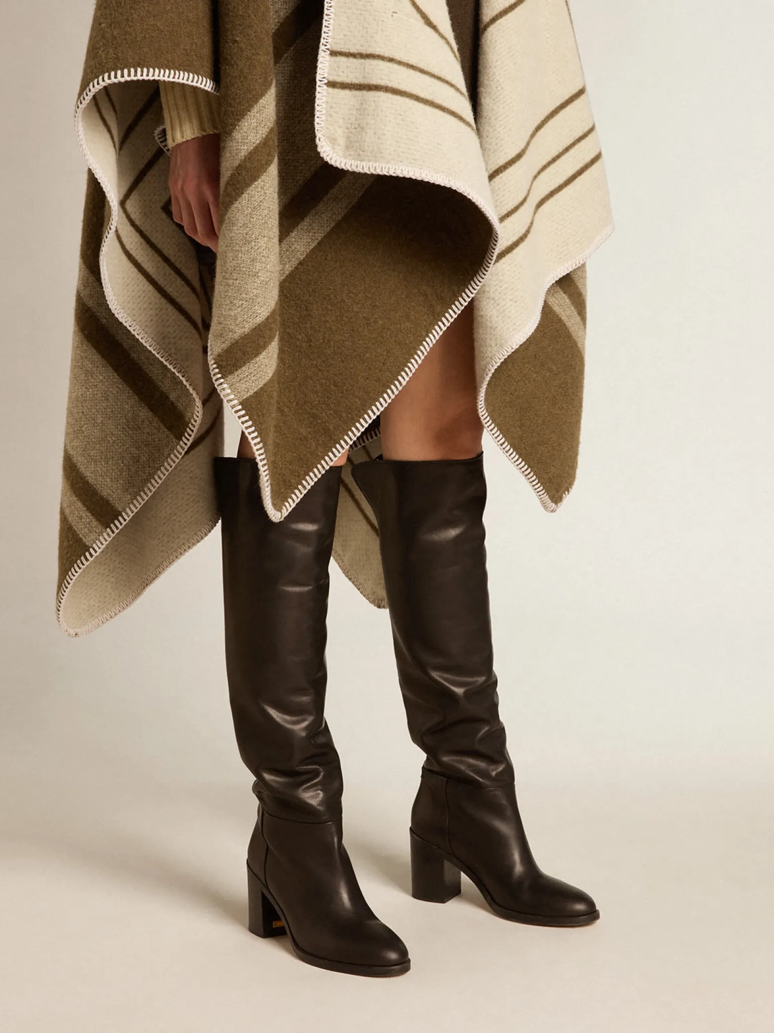 Shop Botas Vivienne de cano alto de couro preto MULHER Botas