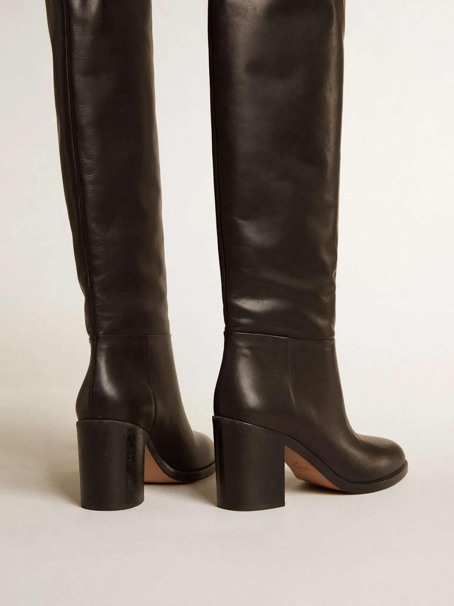 Shop Botas Vivienne de cano alto de couro preto MULHER Botas