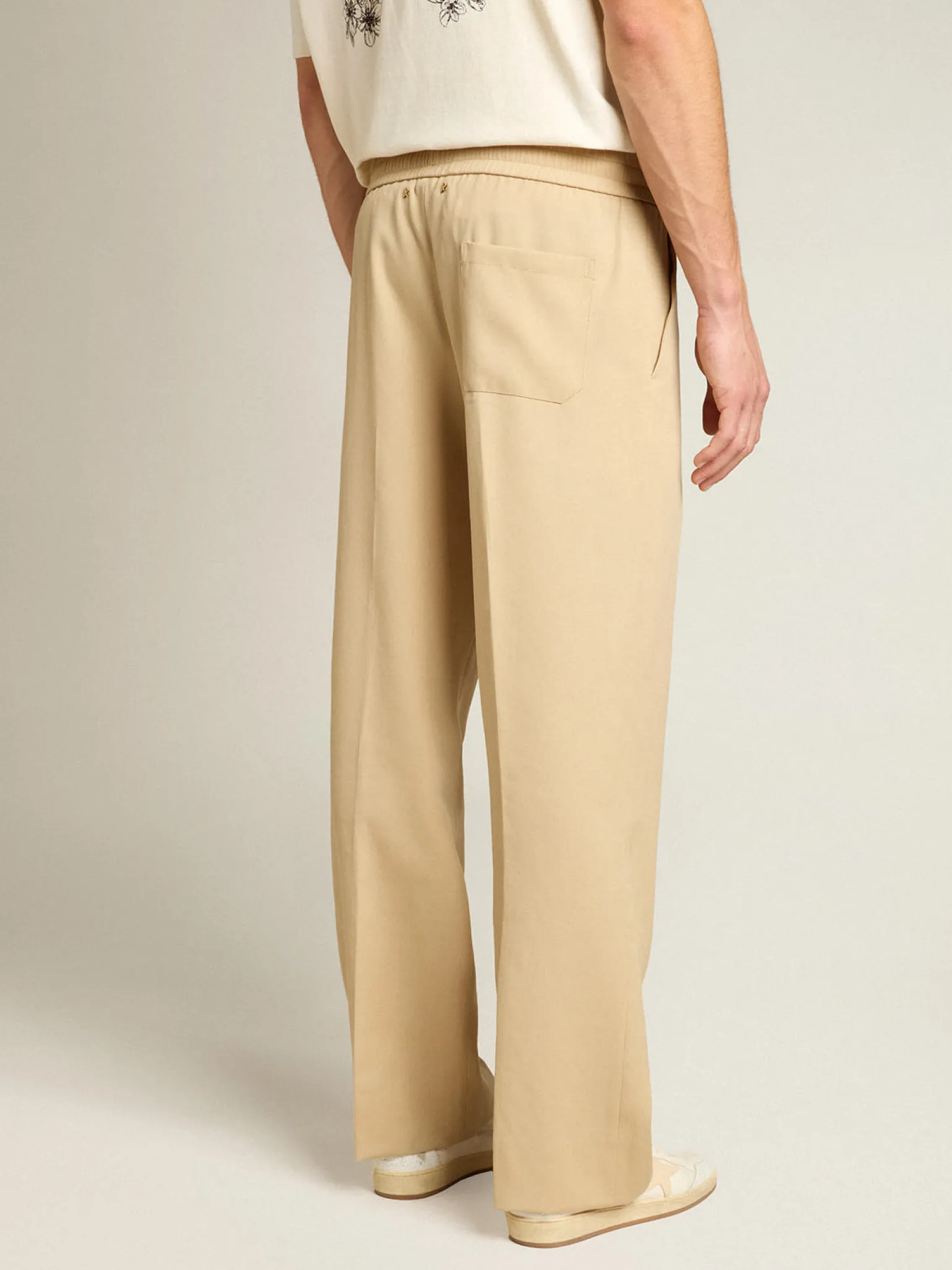 Shop Calça de jogging masculina cor de areia com bolso atrás Jeans e calças