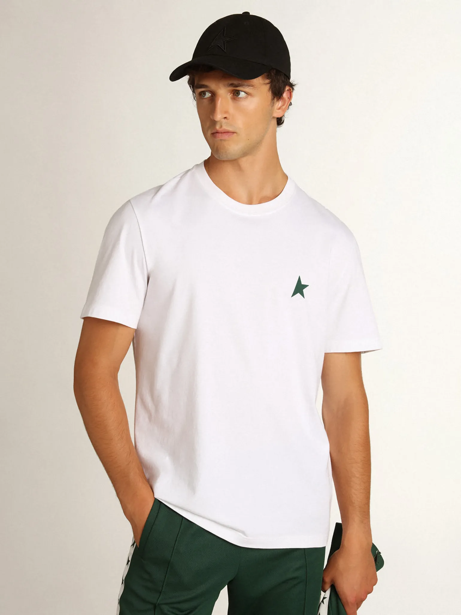 Cheap Camiseta branca Coleção Star com estrela verde em contraste na frente Camisetas