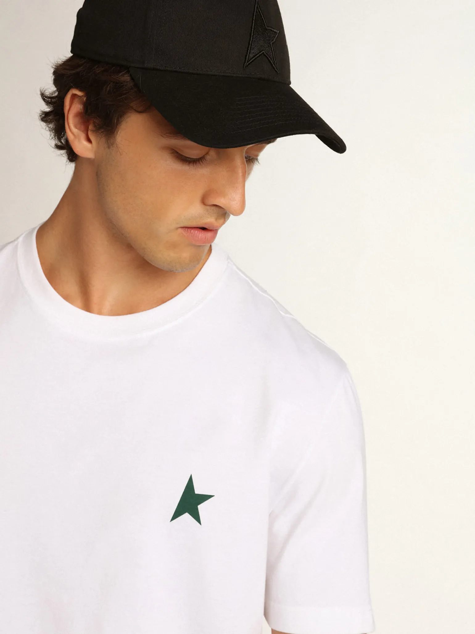 Cheap Camiseta branca Coleção Star com estrela verde em contraste na frente Camisetas