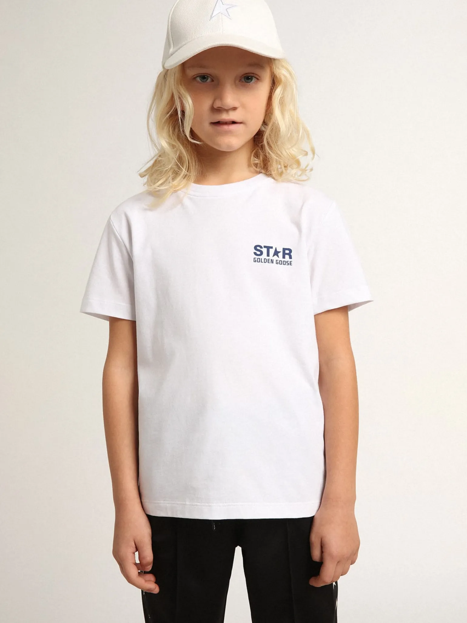 Store Camiseta branca infantil masculina com logo e estrela em contraste Roupas de cima (4-12 years)