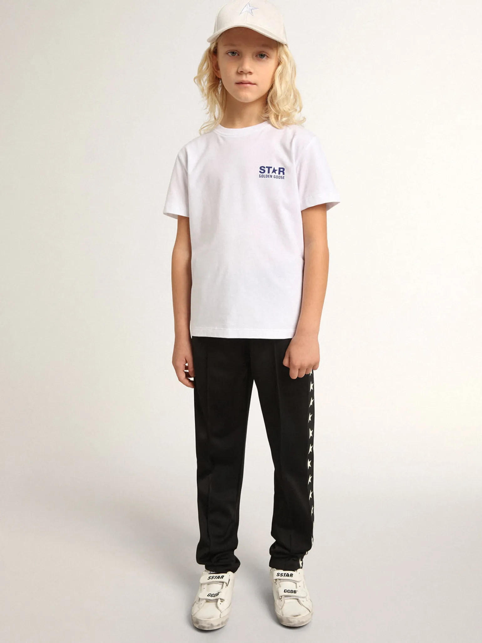 Store Camiseta branca infantil masculina com logo e estrela em contraste Roupas de cima (4-12 years)