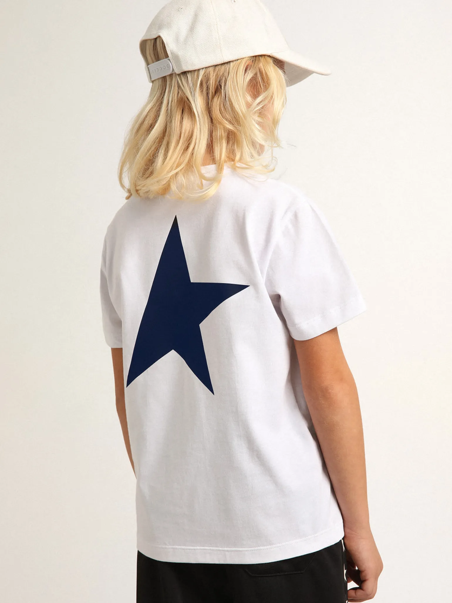 Store Camiseta branca infantil masculina com logo e estrela em contraste Roupas de cima (4-12 years)