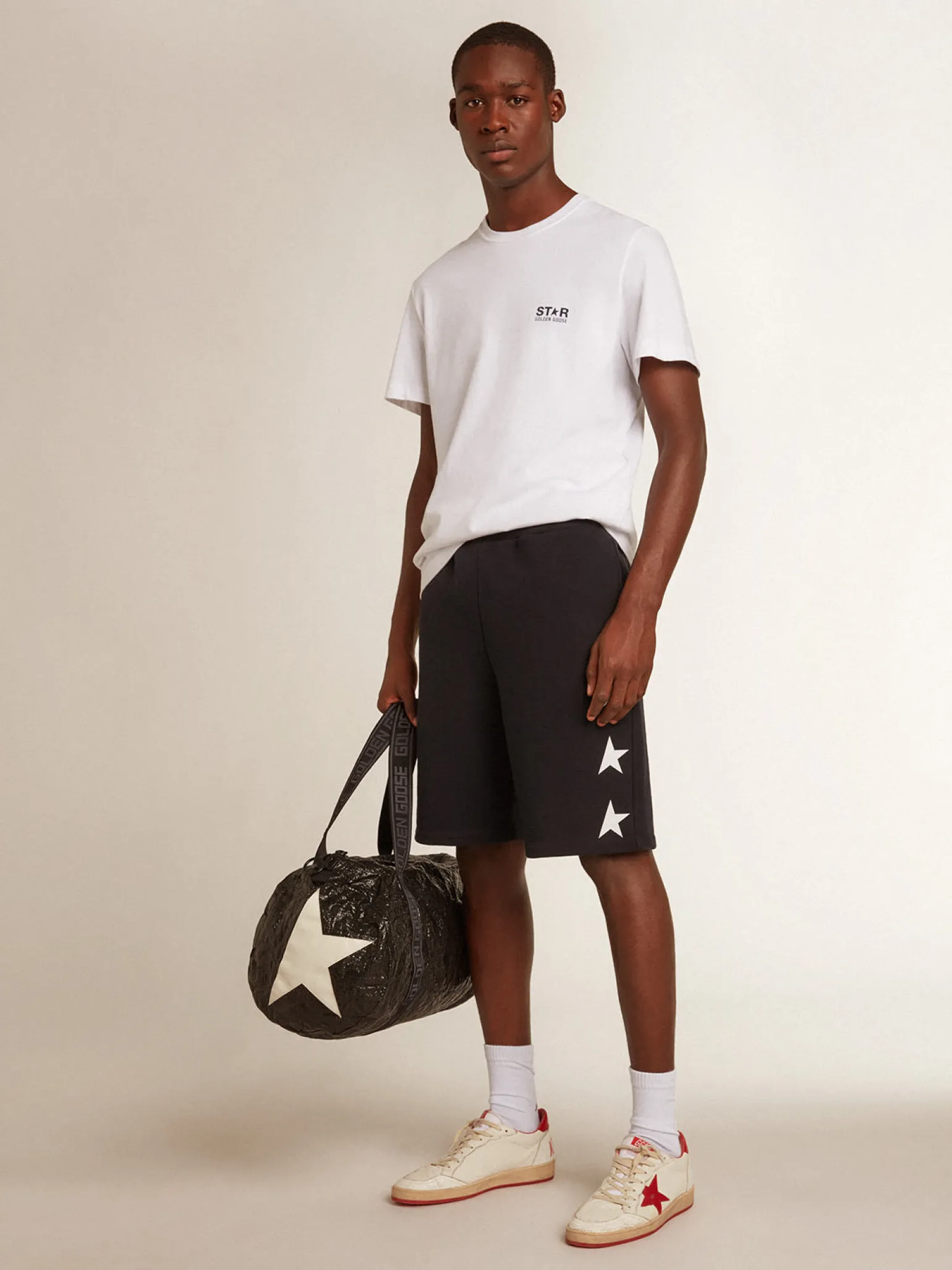 Best Camiseta branca masculina com estrela azul-escura nas costas Camisetas