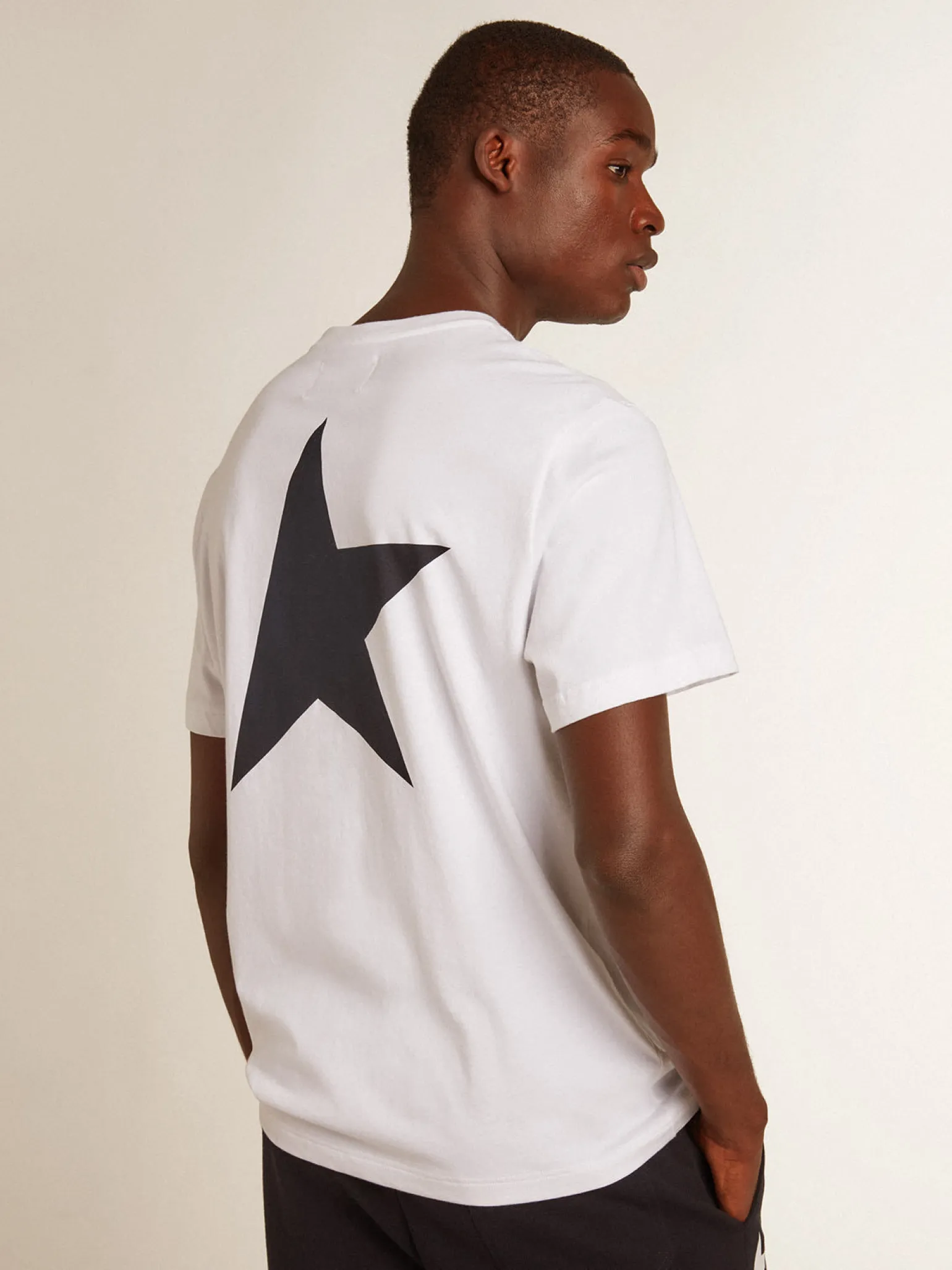 Best Camiseta branca masculina com estrela azul-escura nas costas Camisetas