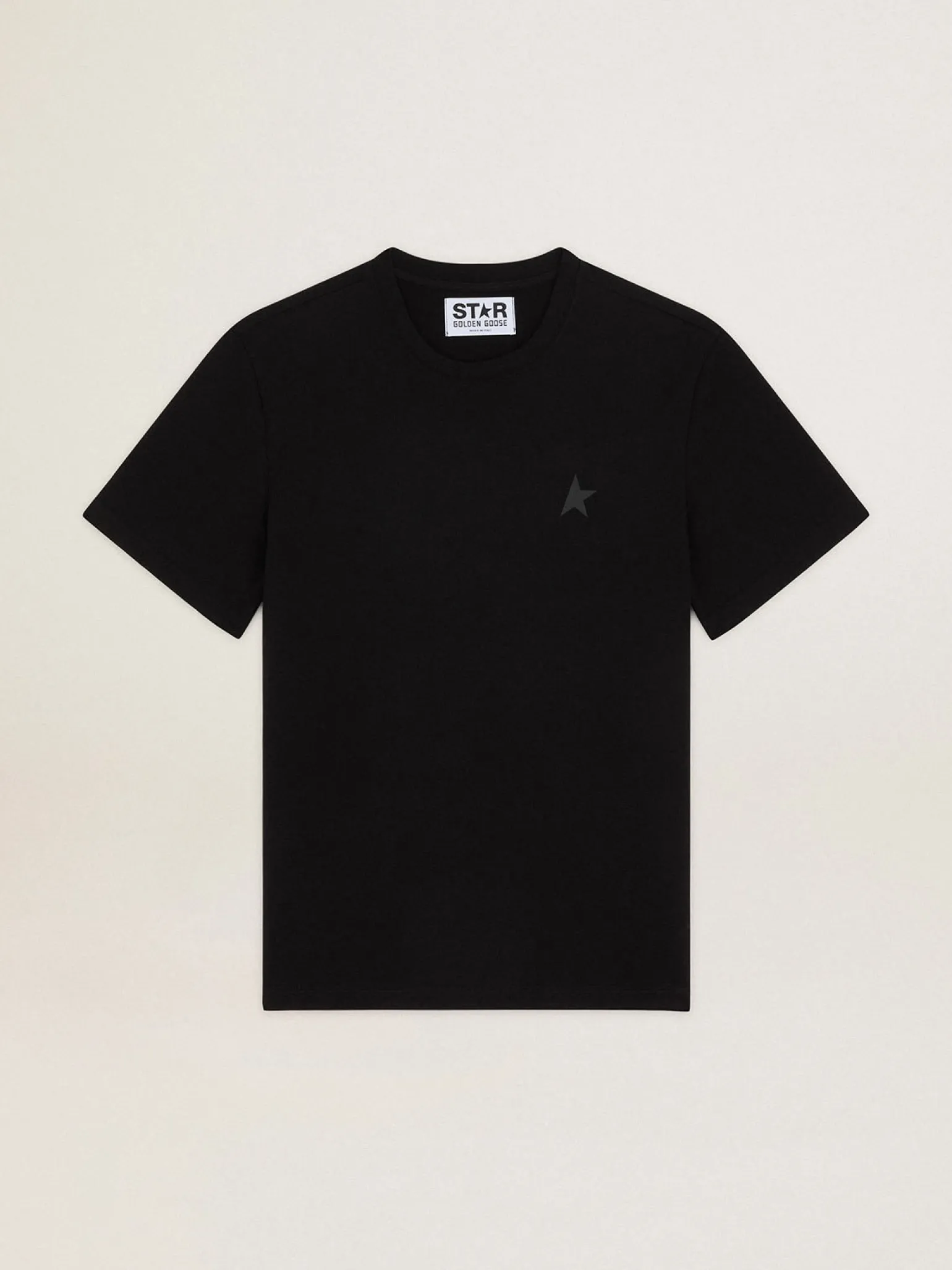 Sale Camiseta preta Coleção Star com estrela tom sobre tom na frente Camisetas