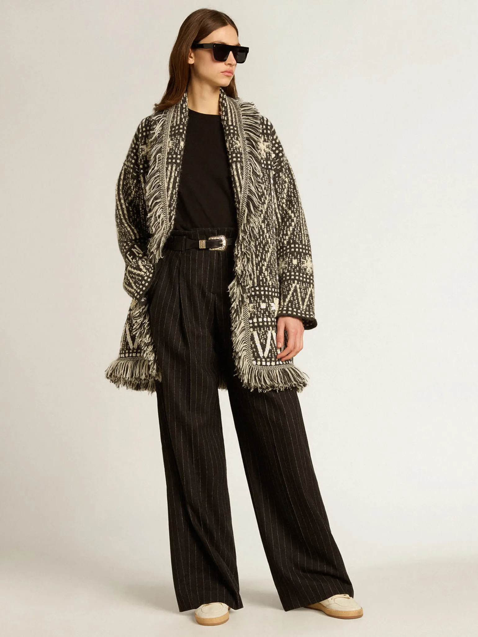 Shop Cardigã com cinto e estampa fair isle cinza escuro MULHER Malhas