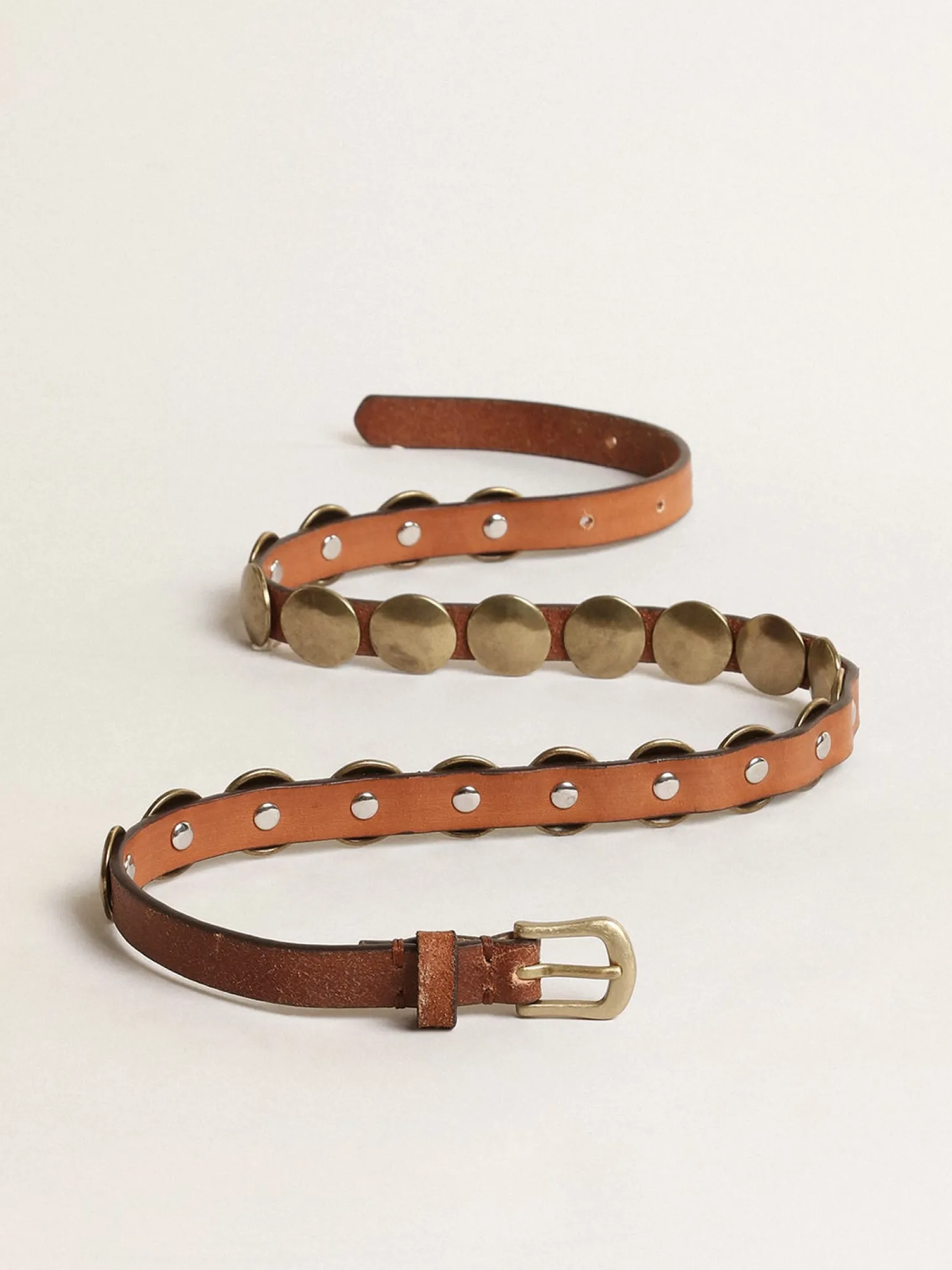 Fashion Cinto Trinidad de couro marrom envelhecido, maxi tachas douradas MULHER Cintos