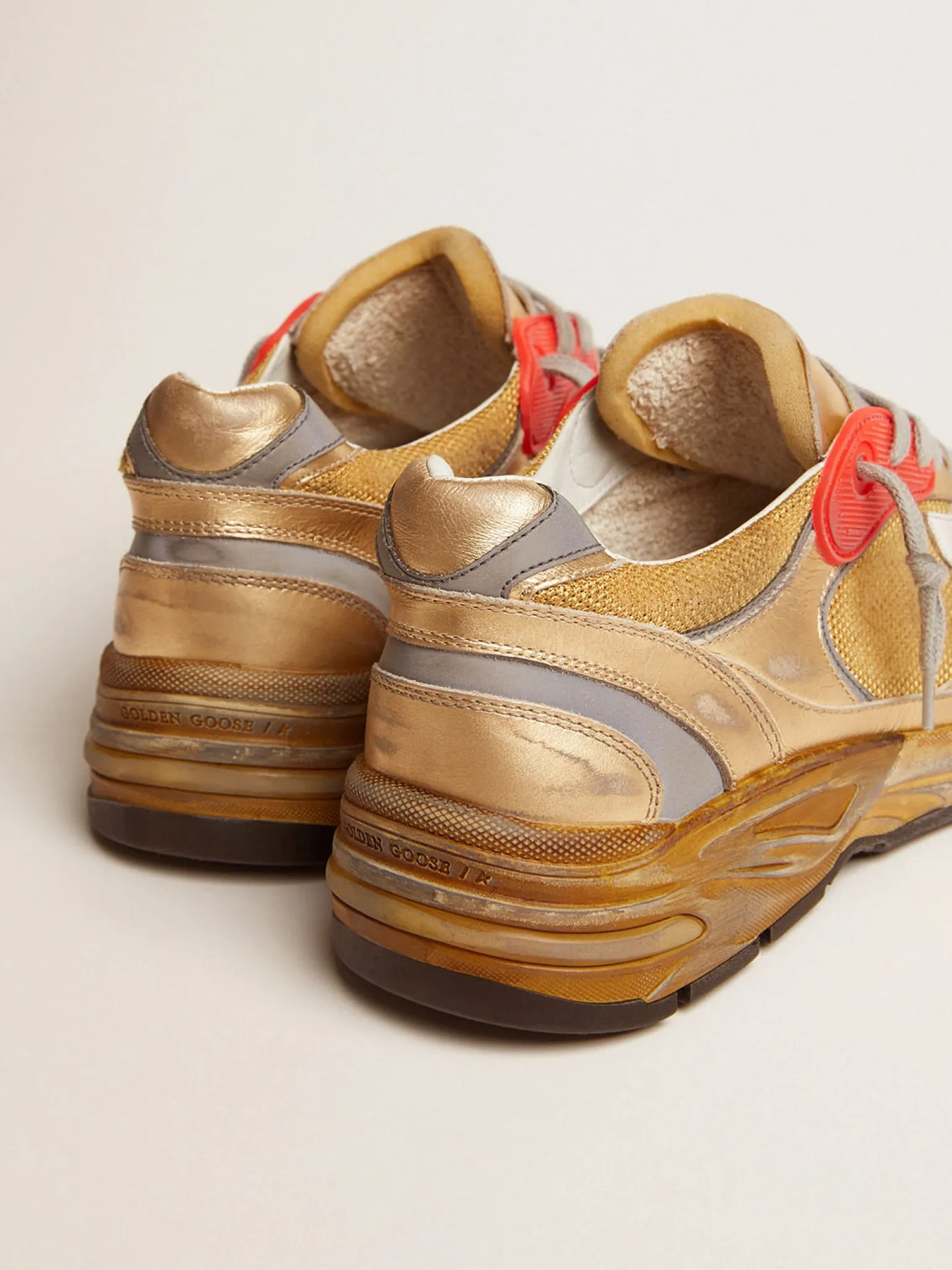Outlet Dad-Star masculino dourado com acabamento desgastado Dad-Star