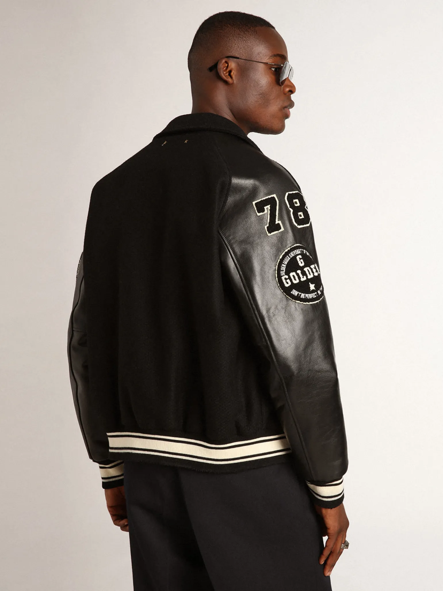 Flash Sale Jaqueta bomber de lã preta com patch Casacos e blusões