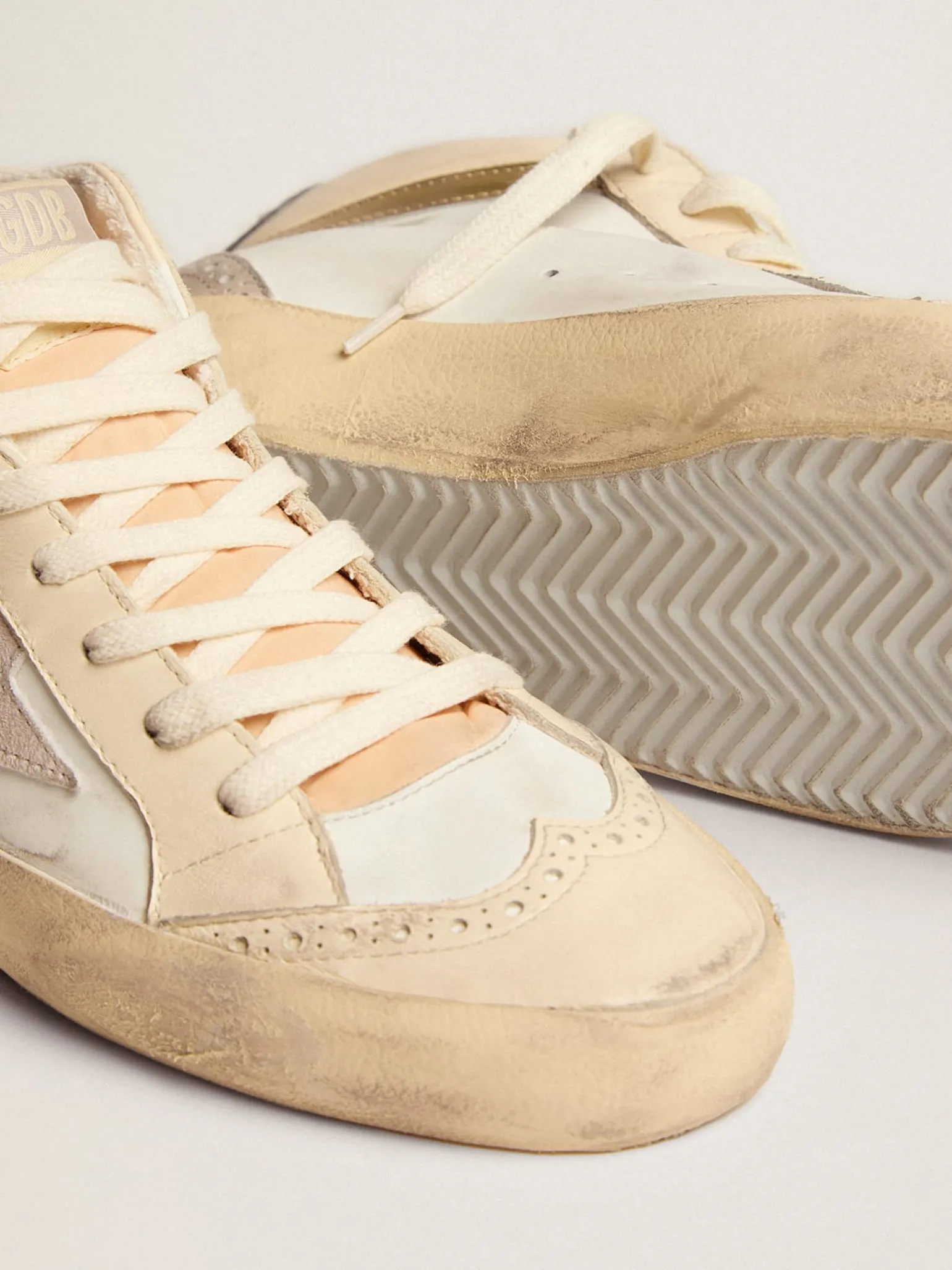 Sale Mid Star feminino com estrela de suede cinza-claro e lista dourada MULHER Mid Star