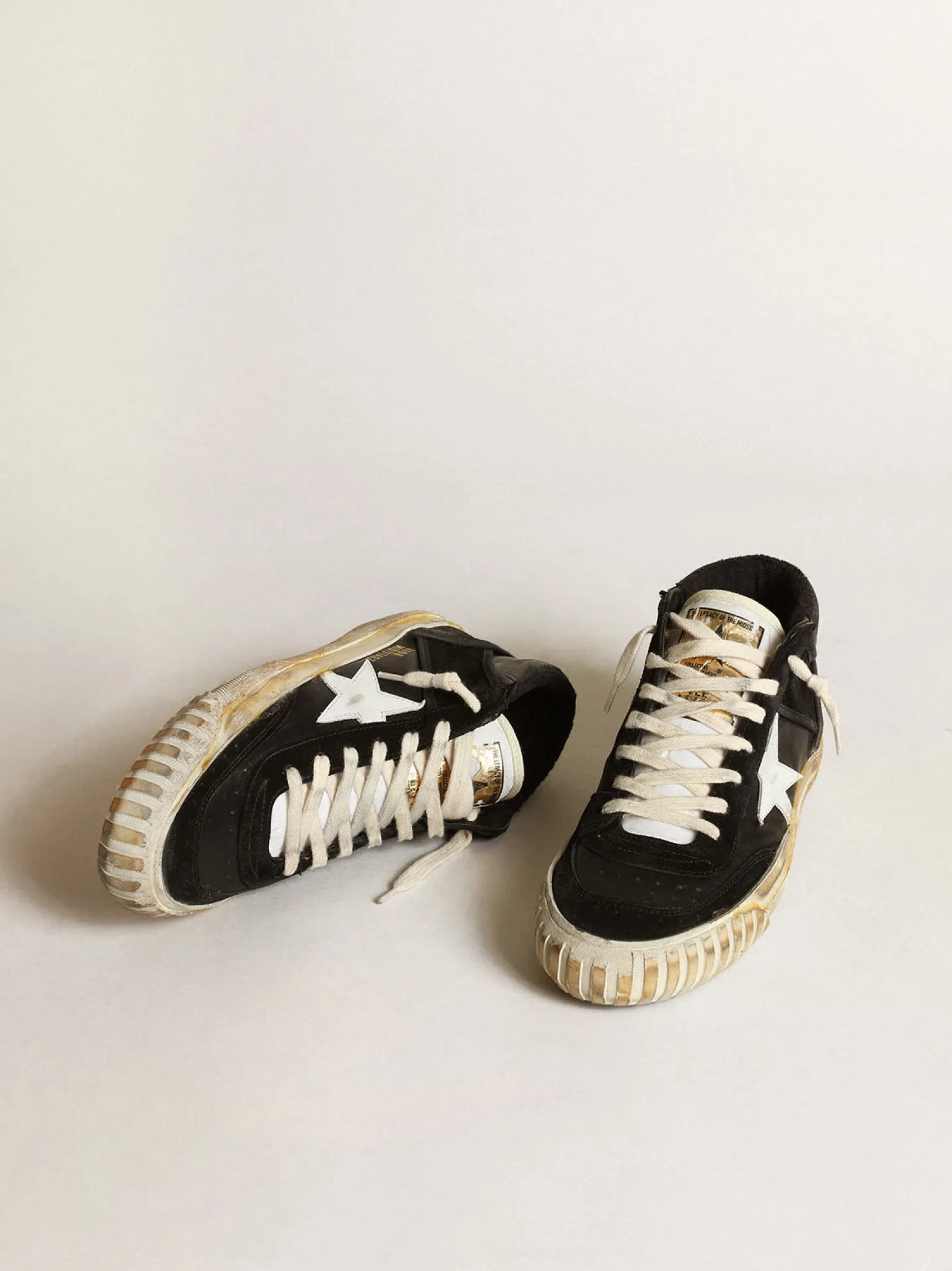 Sale Mid Star Feminino de napa e suede pretos com estrela branca MULHER Mid Star