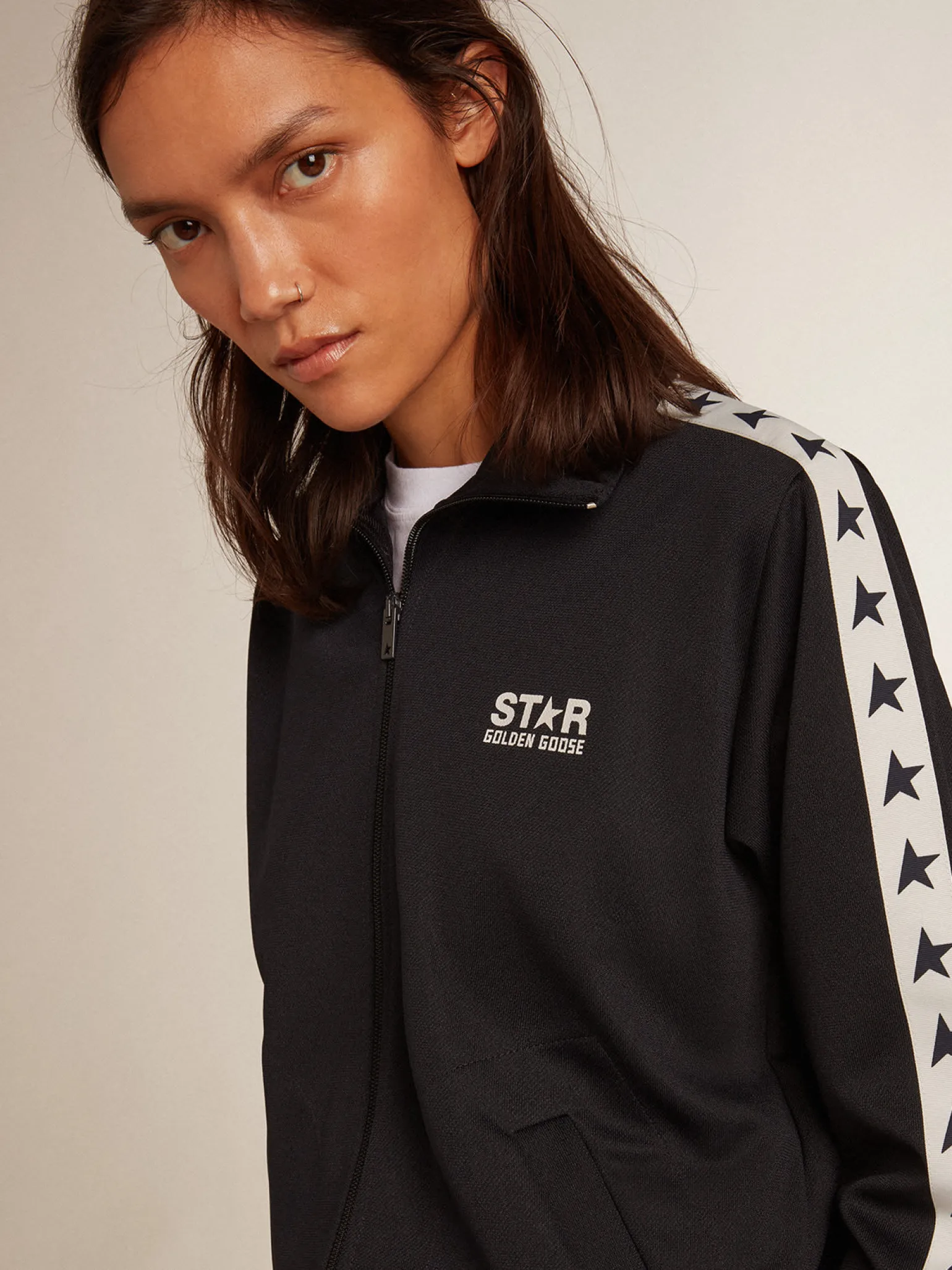Store Moletom azul-escuro com zíper e fita branca e estrelas em contraste MULHER Moletons