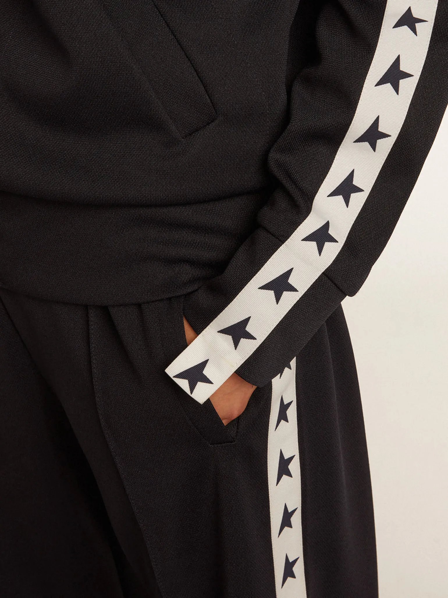 Store Moletom azul-escuro com zíper e fita branca e estrelas em contraste MULHER Moletons