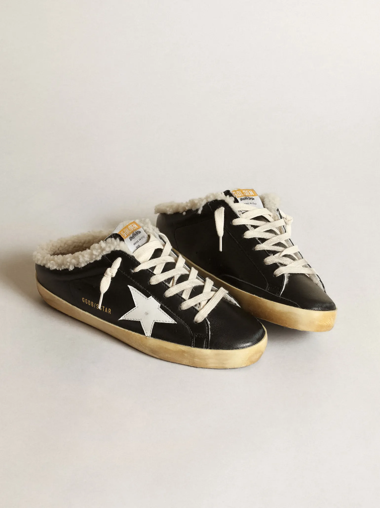 New Mule Super-Star de napa preta com estrela de couro branco e forro de shearling bege MULHER Super-Star Sabot
