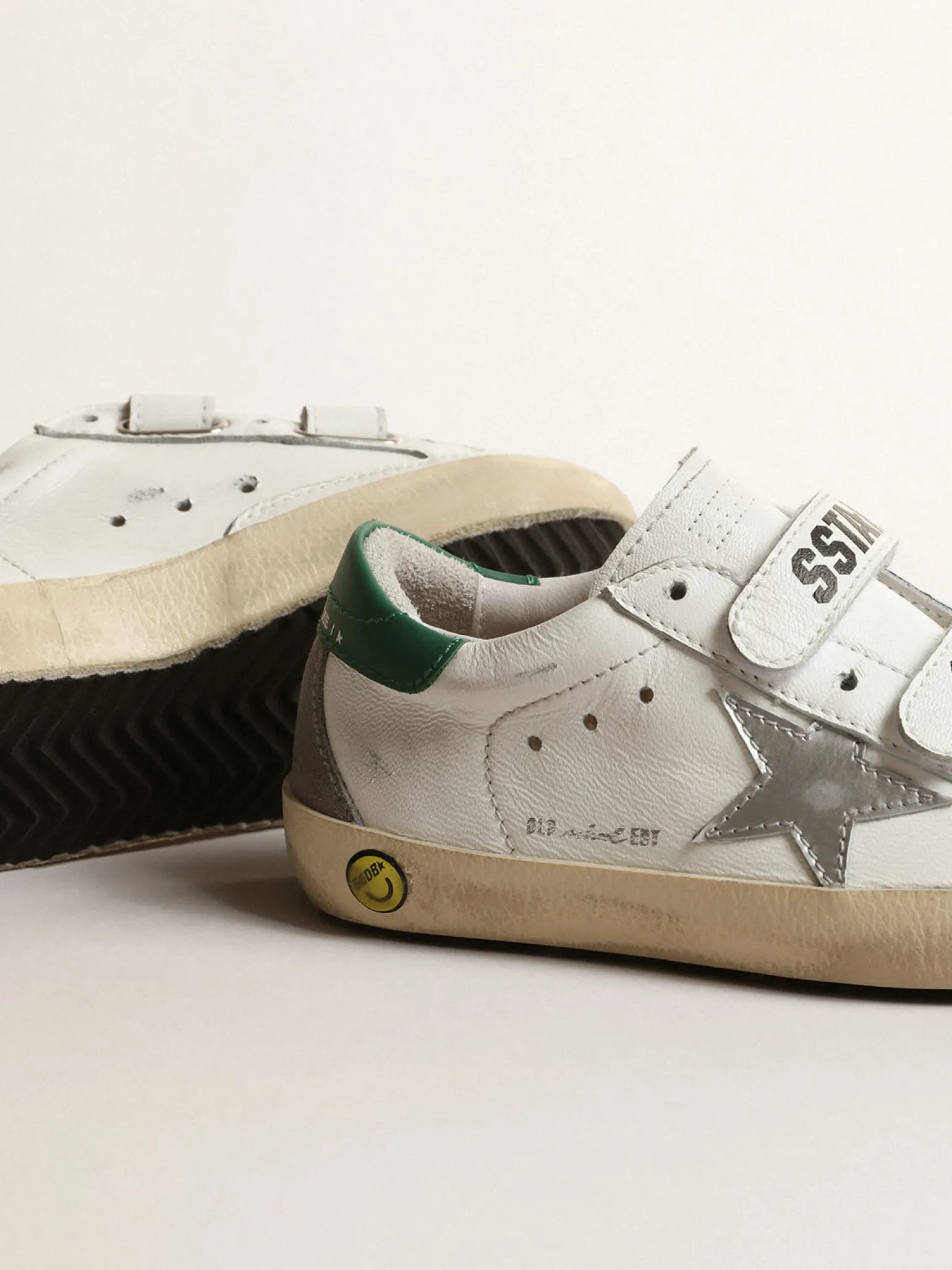 Shop Old School Junior com estrela de couro metálico e talão verde Meninas pequenas (1-3 anos) | Meninos pequenos (1-3 anos)
