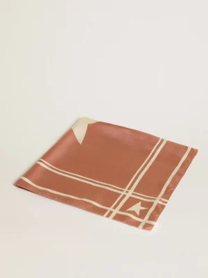 Hot Old-rose-colored Golden Collection scarf with contrasting white stars and stripes MULHER Sedas e Echarpes | Beachwear