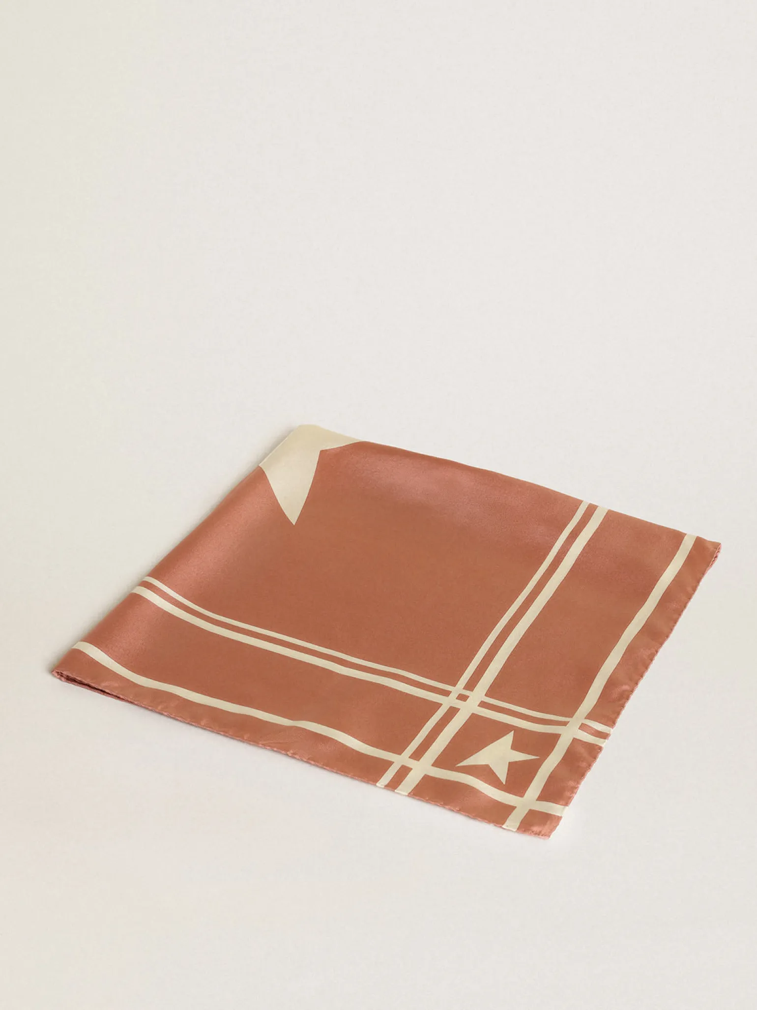 Hot Old-rose-colored Golden Collection scarf with contrasting white stars and stripes MULHER Sedas e Echarpes | Beachwear