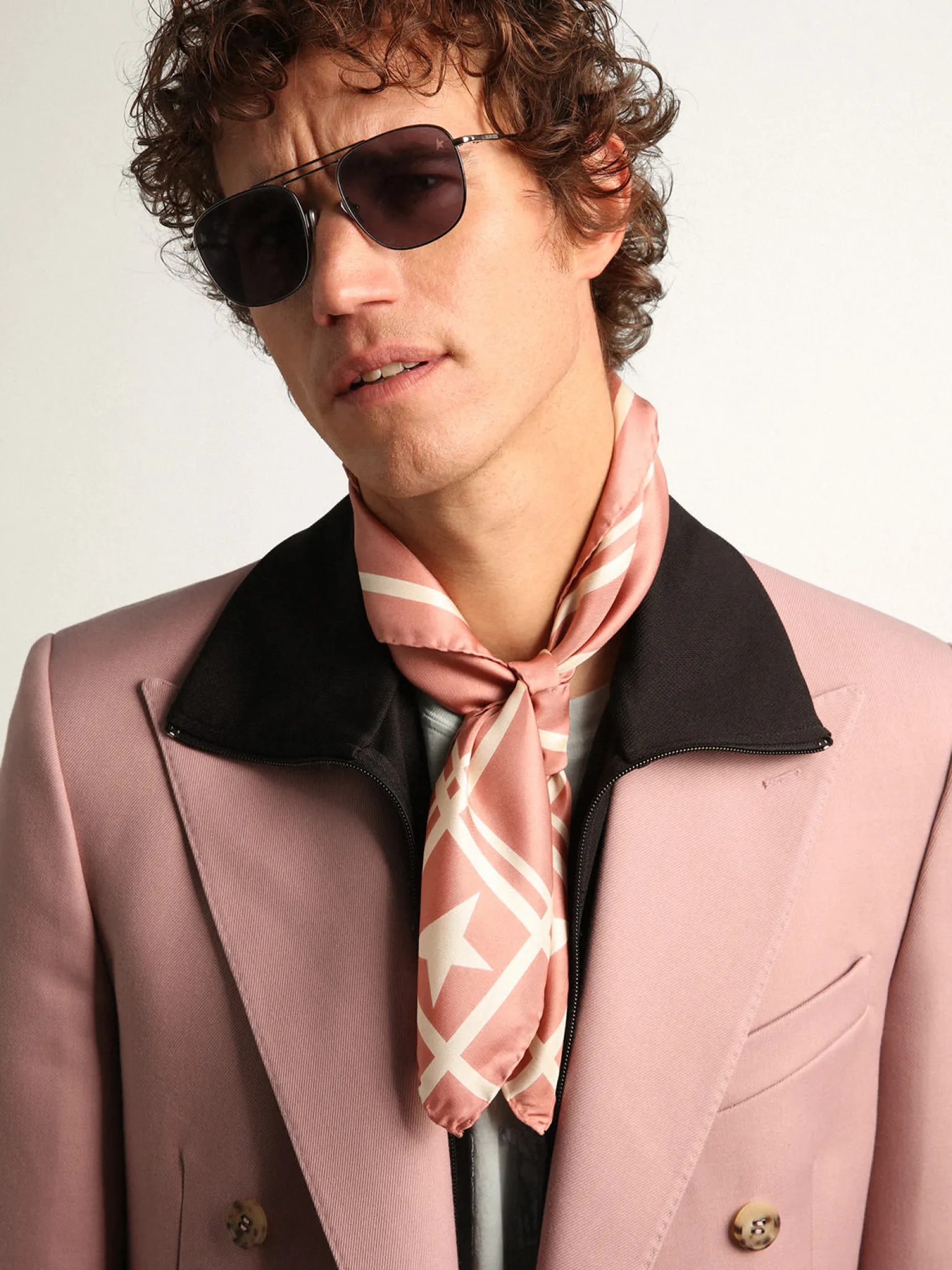 Hot Old-rose-colored Golden Collection scarf with contrasting white stars and stripes MULHER Sedas e Echarpes | Beachwear