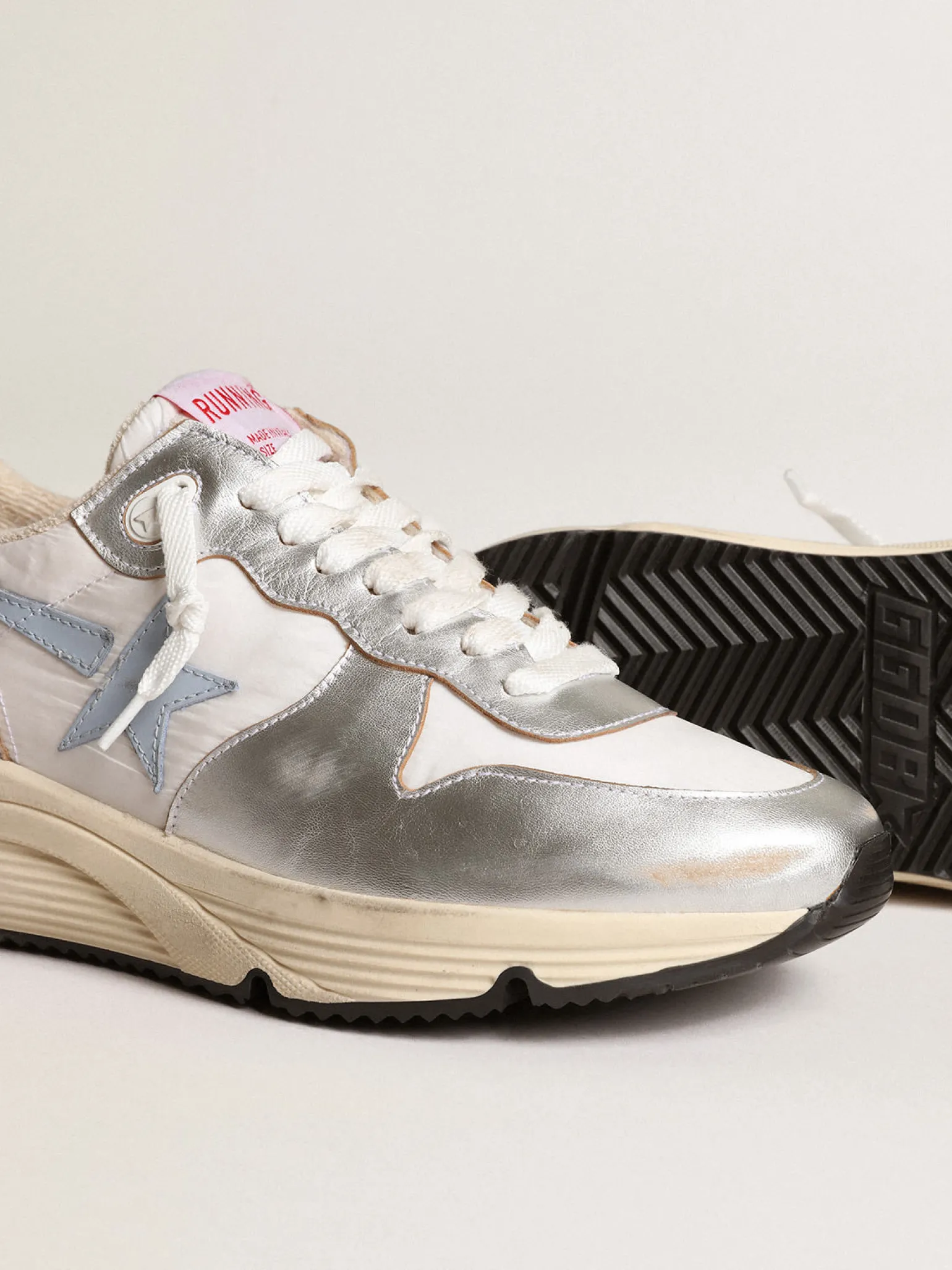 Sale Running Sole de náilon e couro metálico prateado com estrela azul MULHER Running Sole