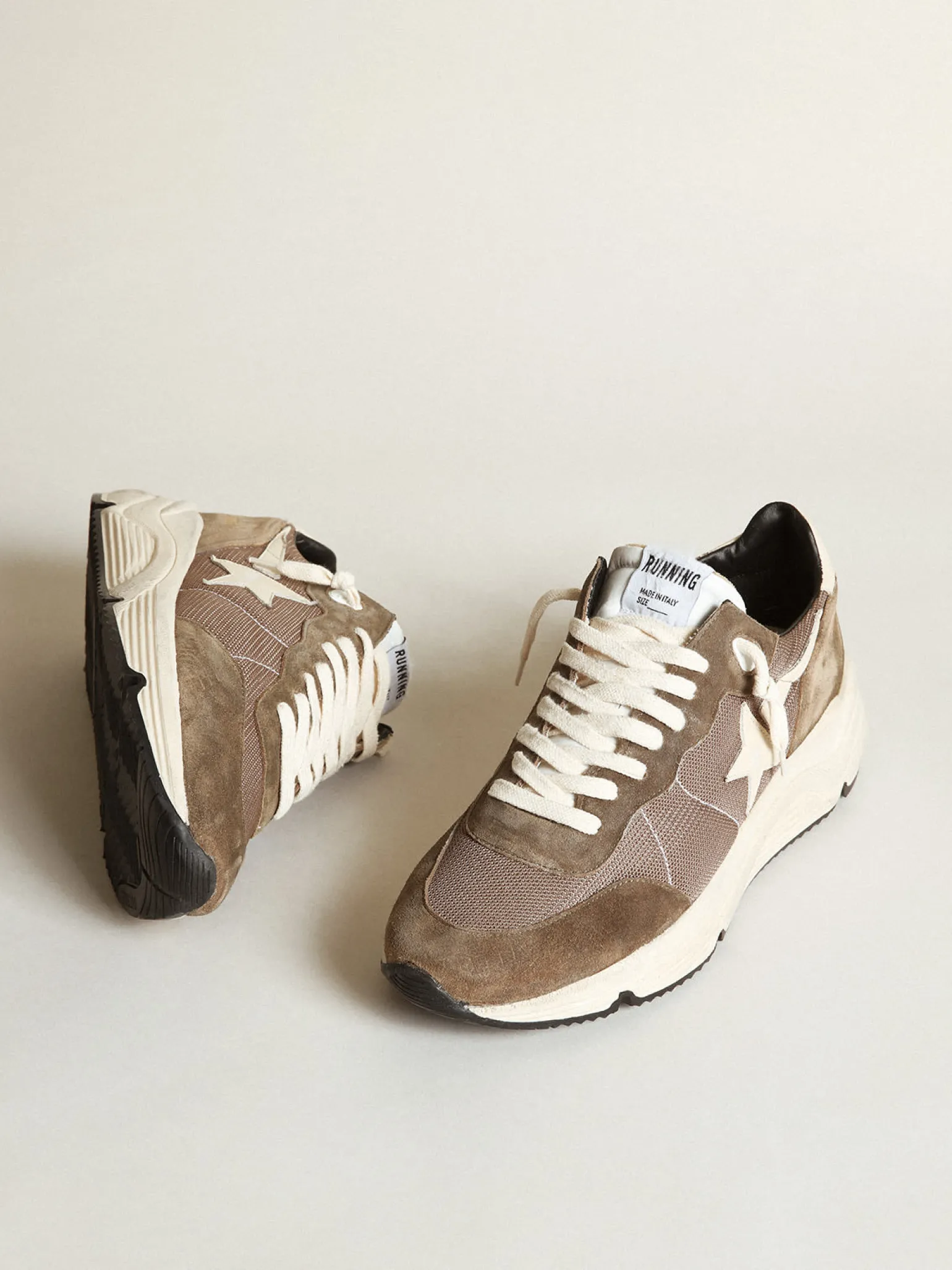 New Running Sole masculino de tela verde-oliva e couro com estrela creme Running Sole