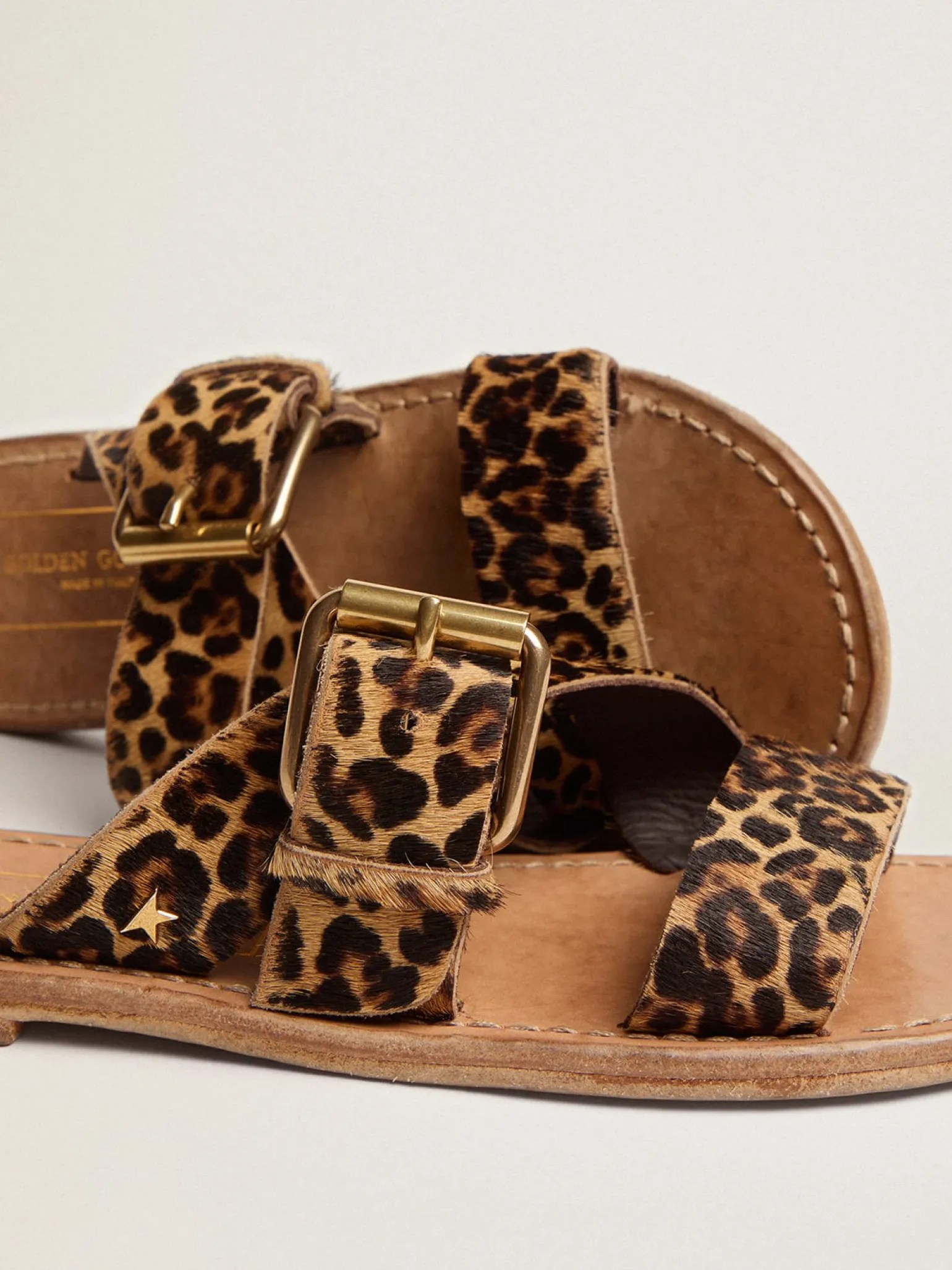 Hot Sandália rasteira Feminina de couro cavalinho com estampa de leopardo MULHER Sapatos | Beachwear