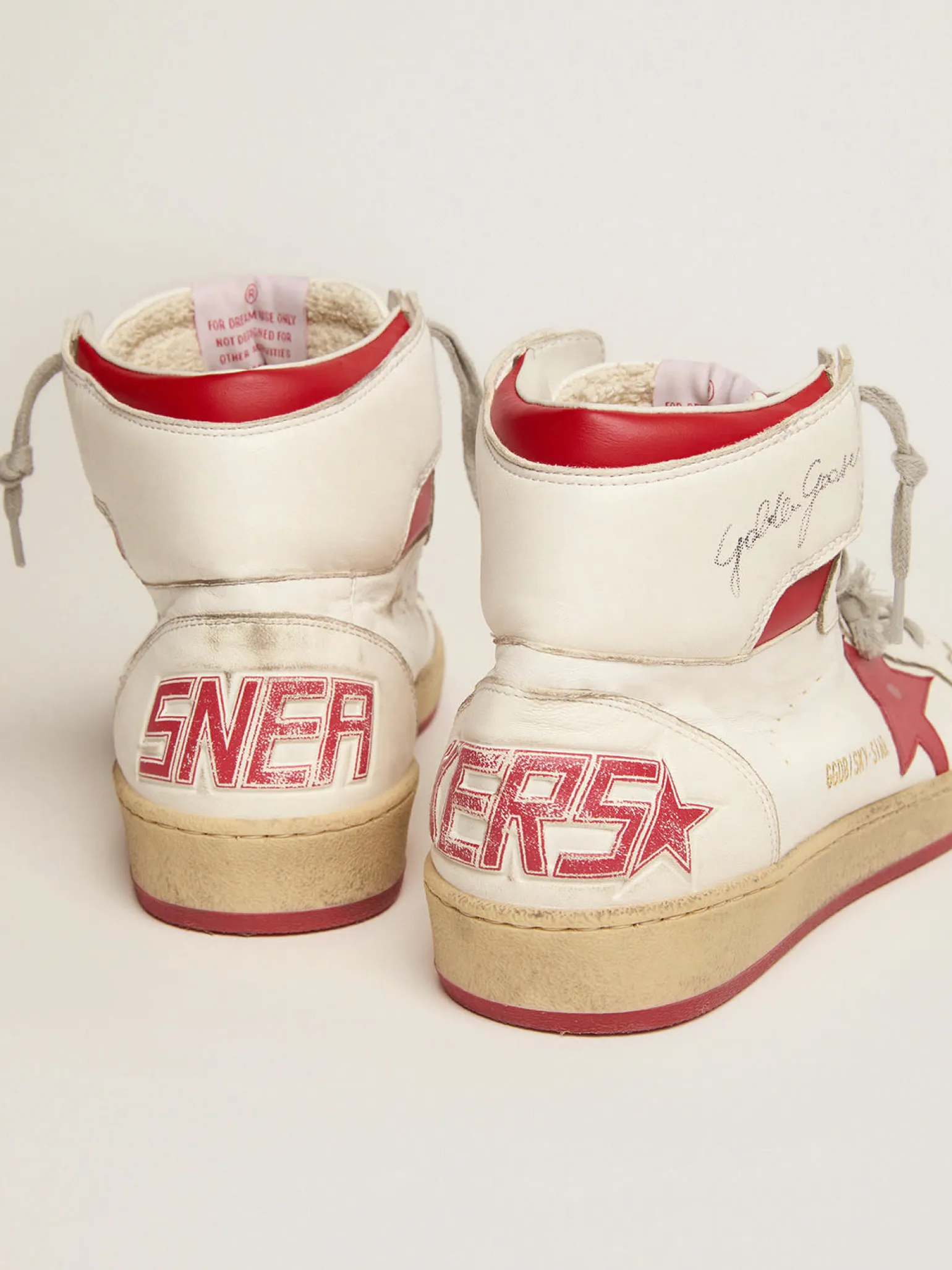 Store Sky-Star feminino de napa branca com estrela e talão vermelhos MULHER Sky-Star
