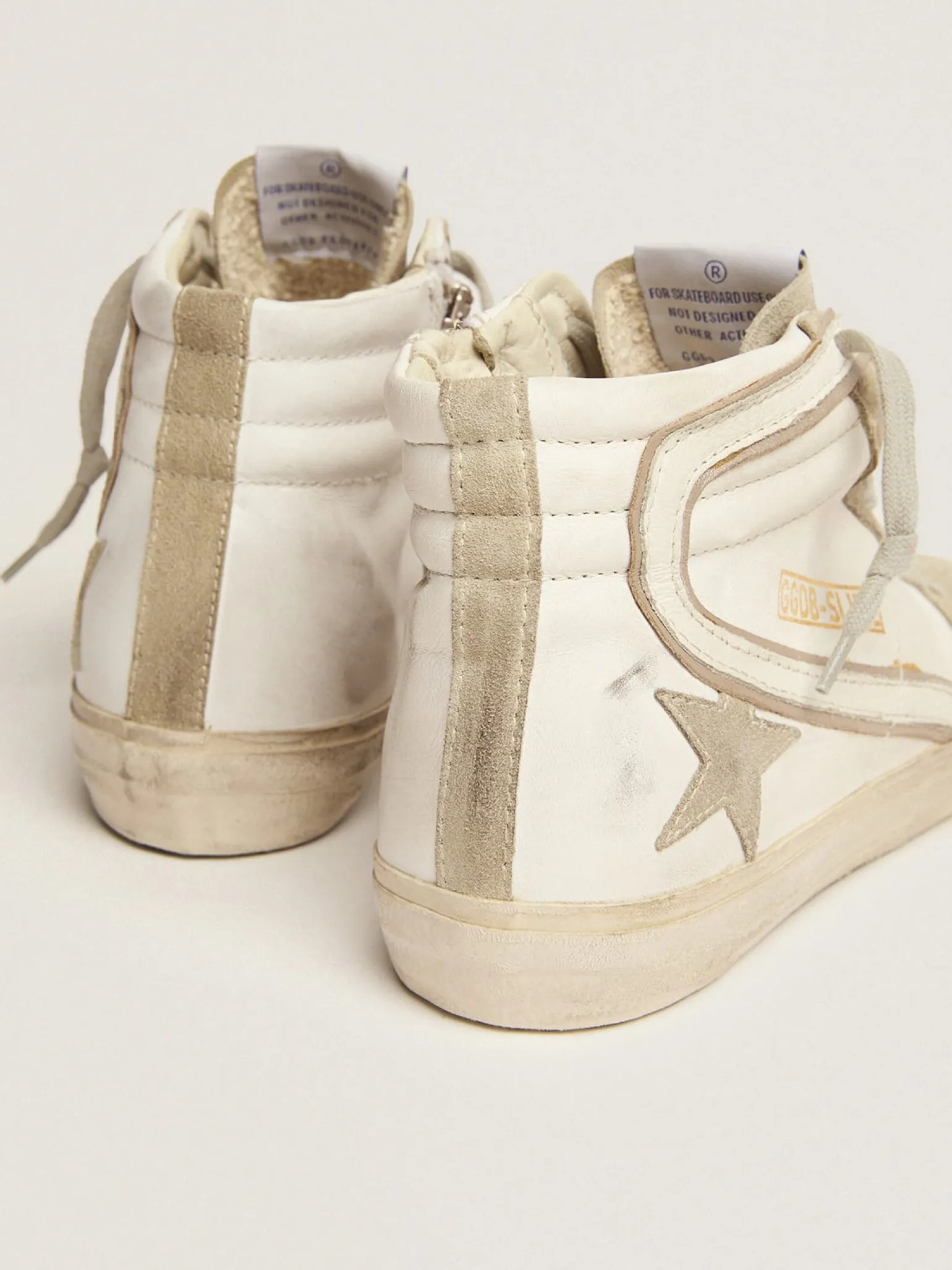 Cheap Slide feminino com estrela de suede cinza gelo e lista branca MULHER Slide