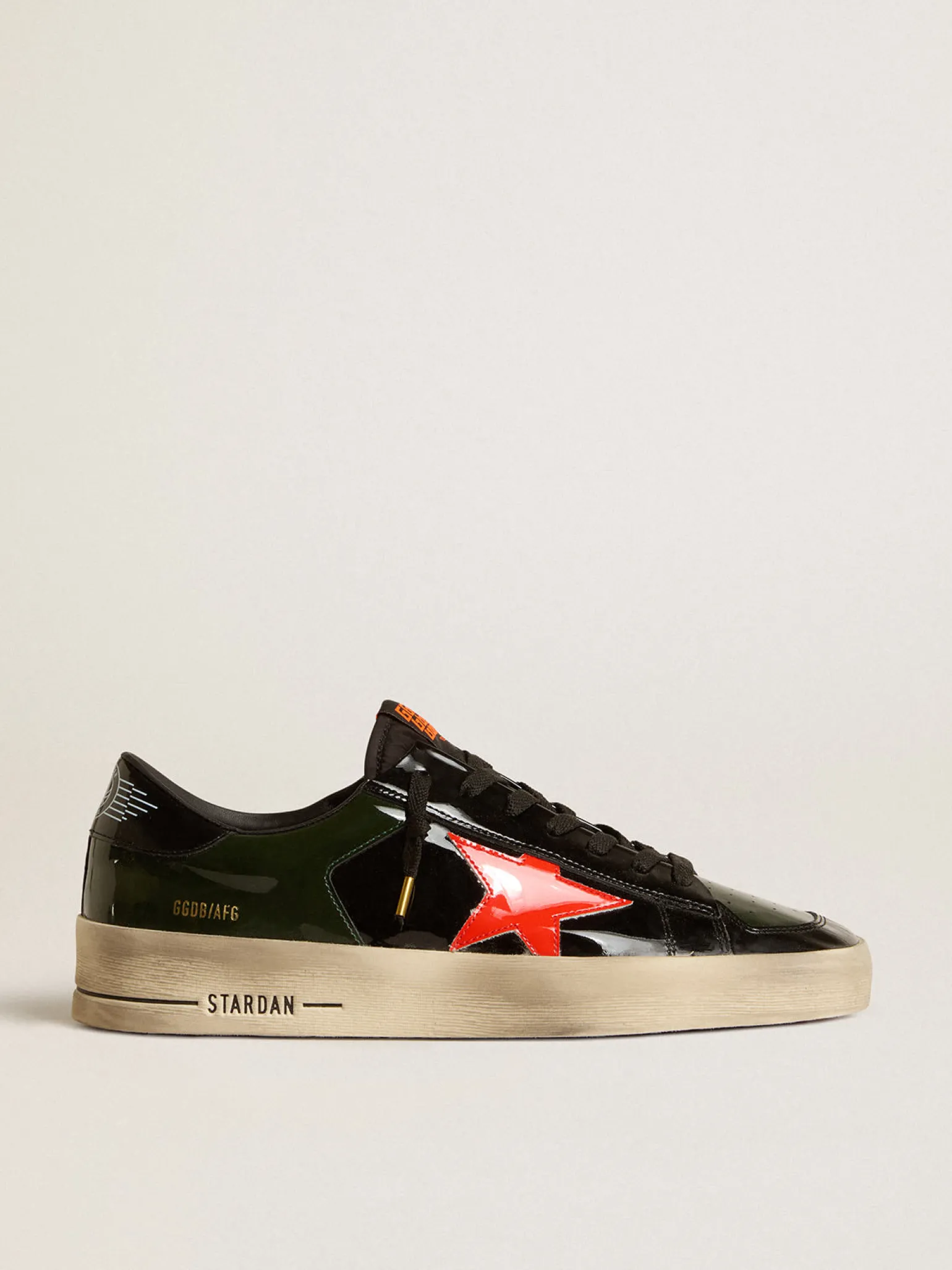Store Stardan Masculino de couro envernizado preto e verde com estrela laranja Stardan
