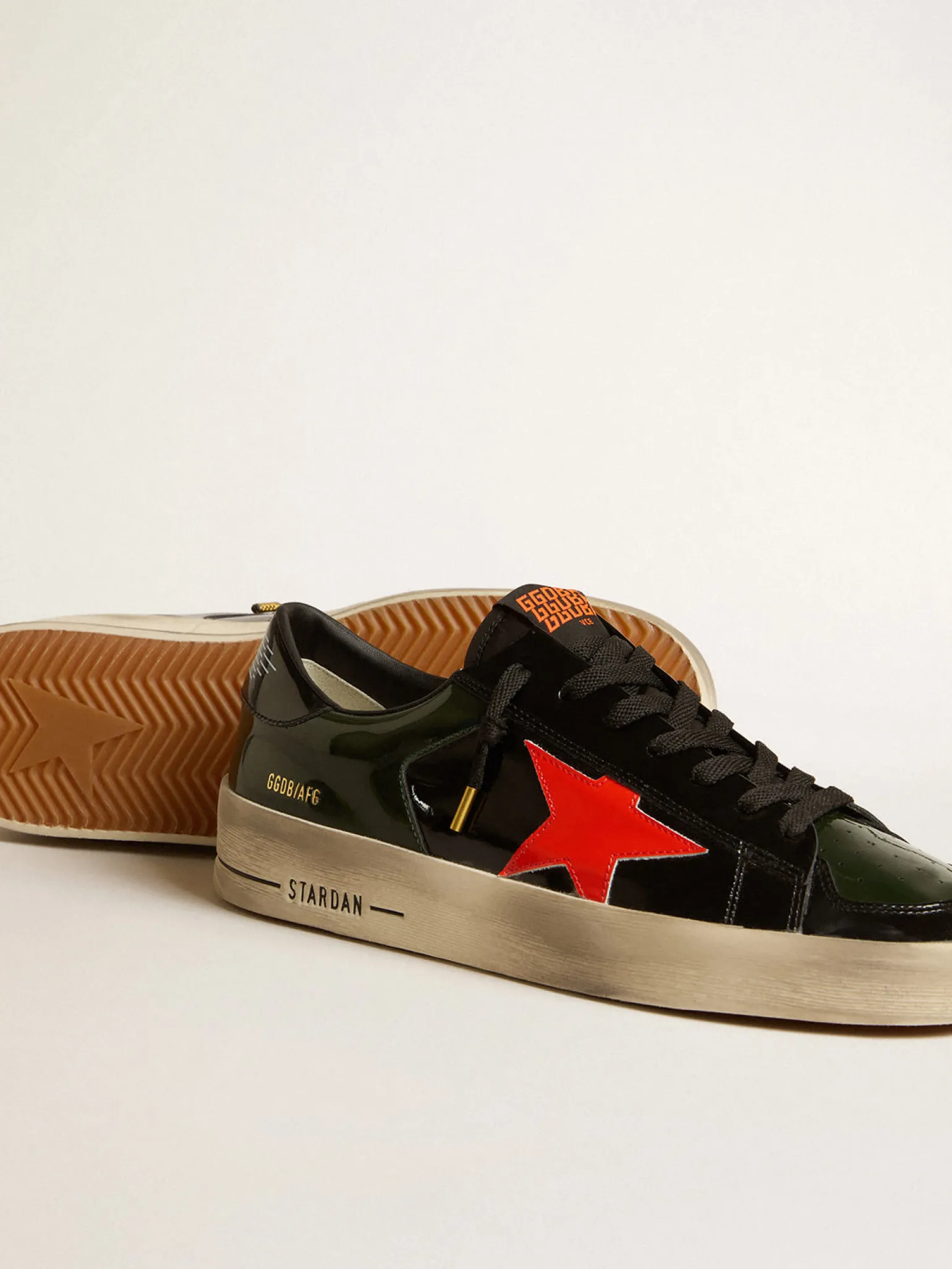 Store Stardan Masculino de couro envernizado preto e verde com estrela laranja Stardan
