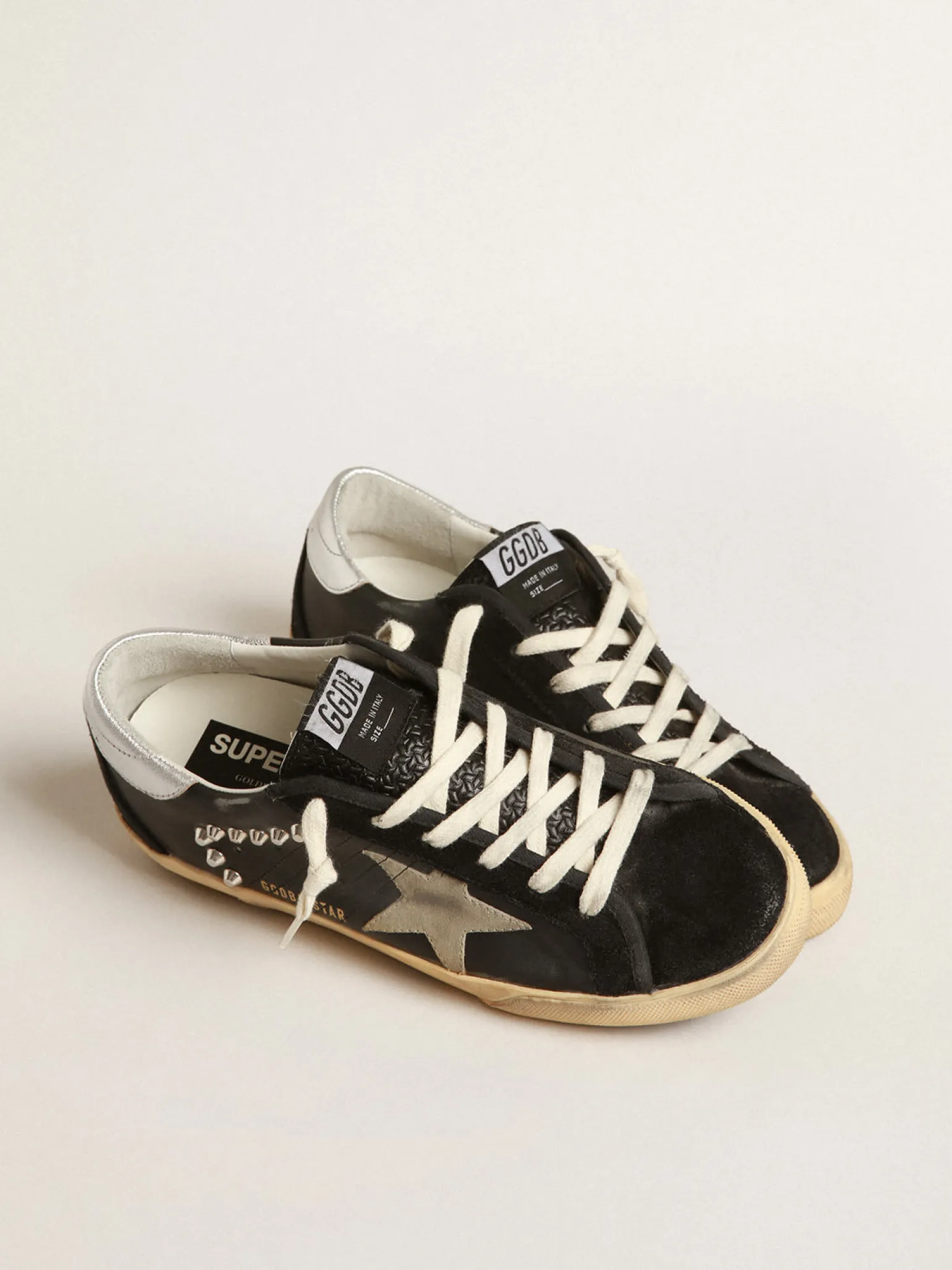 Sale Super-Star Masculino de couro e suede pretos com tachas prateadas Super-Star
