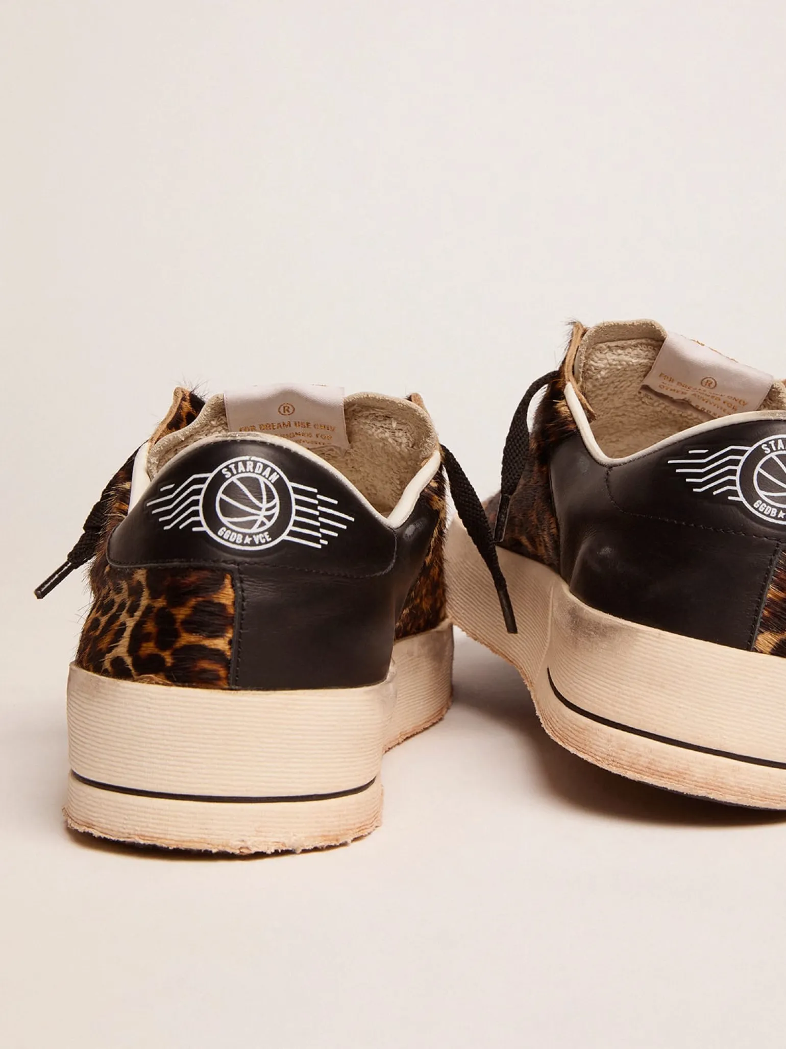 Outlet Tênis Stardan de couro cavalinho com estampa de leopardo e estrela preta MULHER Stardan