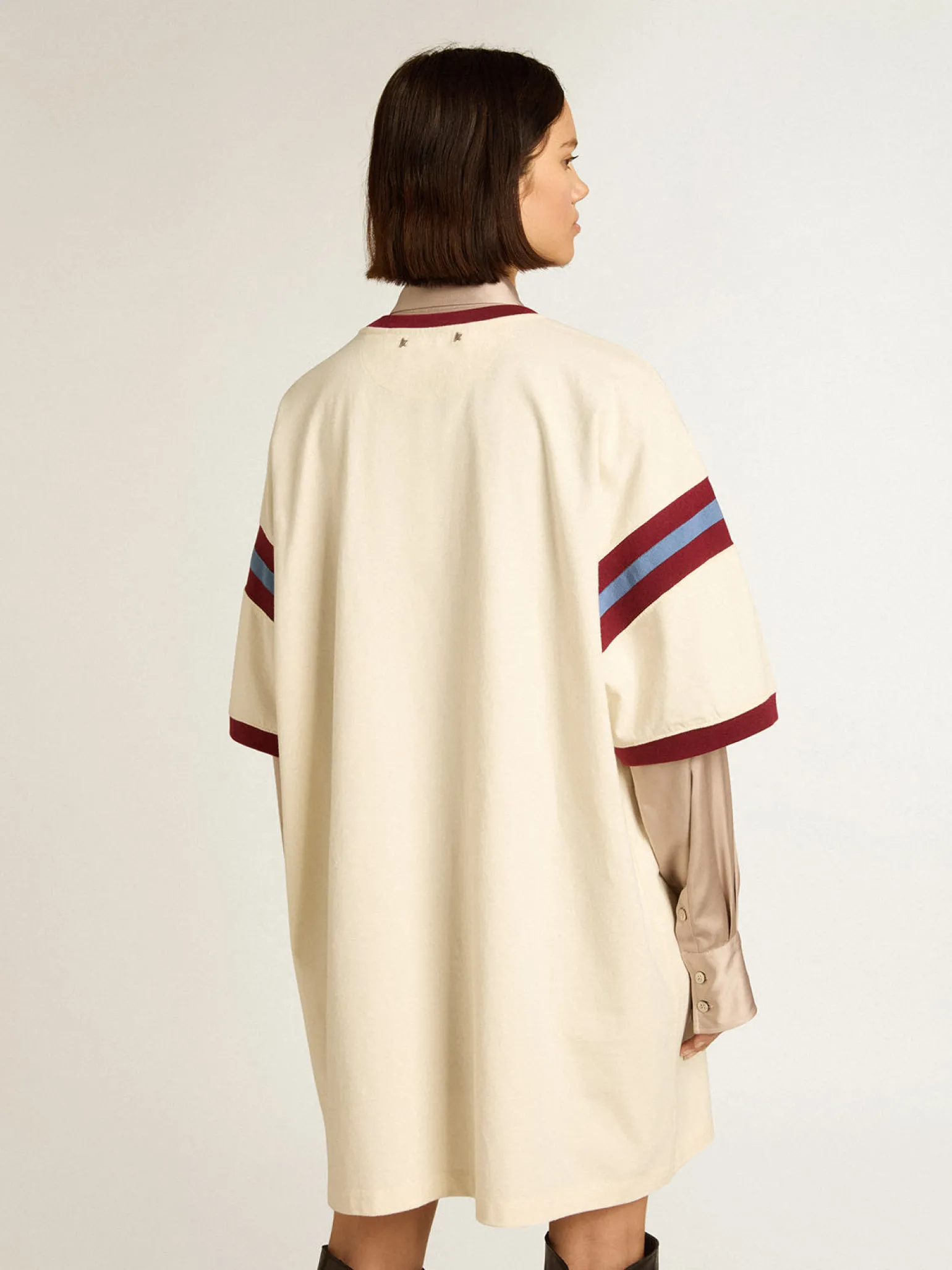 Shop Vestido branco feminina com escrita bordô na frente MULHER Camisetas