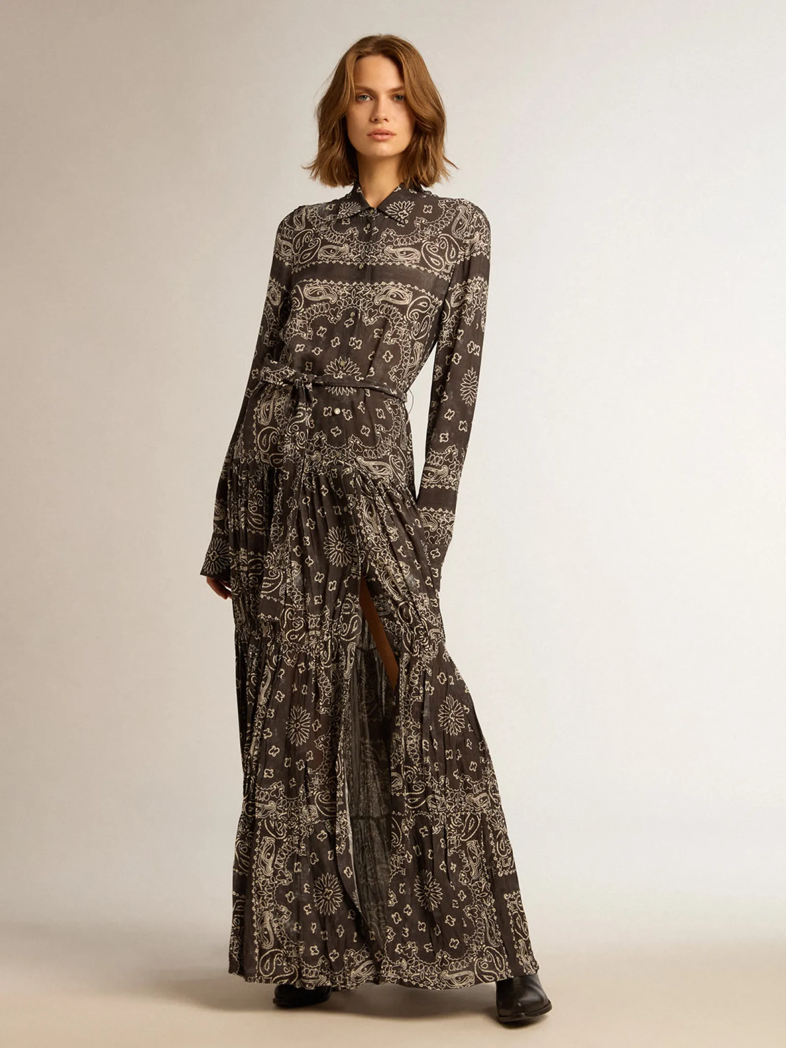 Shop Vestido chemise na cor antracite com estampa caxemira MULHER Vestidos e macacões