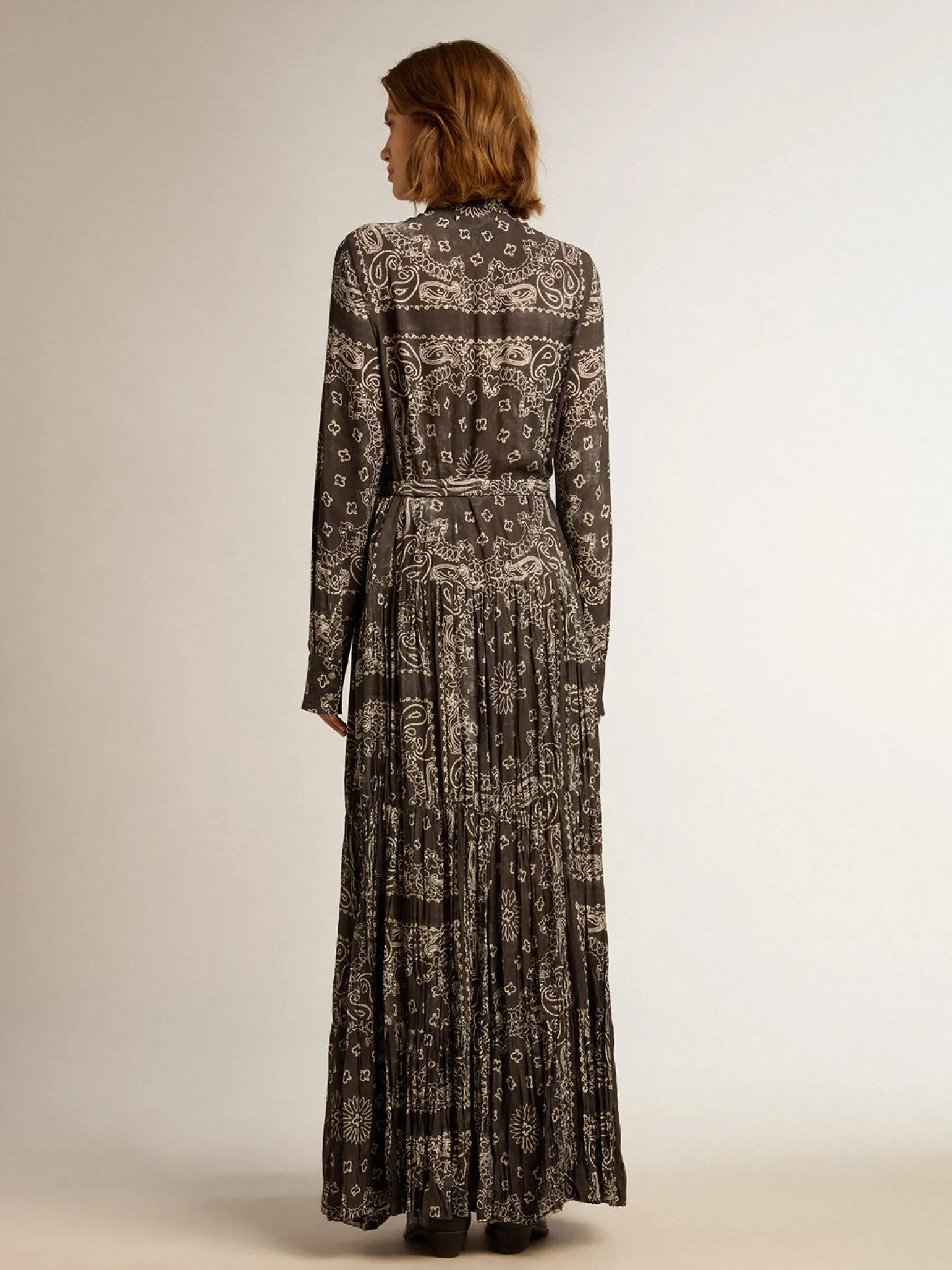 Shop Vestido chemise na cor antracite com estampa caxemira MULHER Vestidos e macacões
